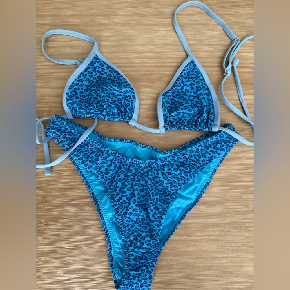 Frankie’s Bikinis Set